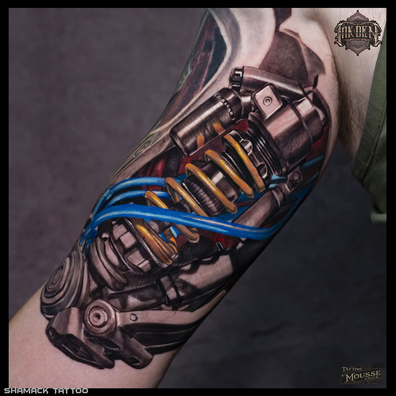 Tatuagem Biomecânica por Przemek Malachowski (Shamack)