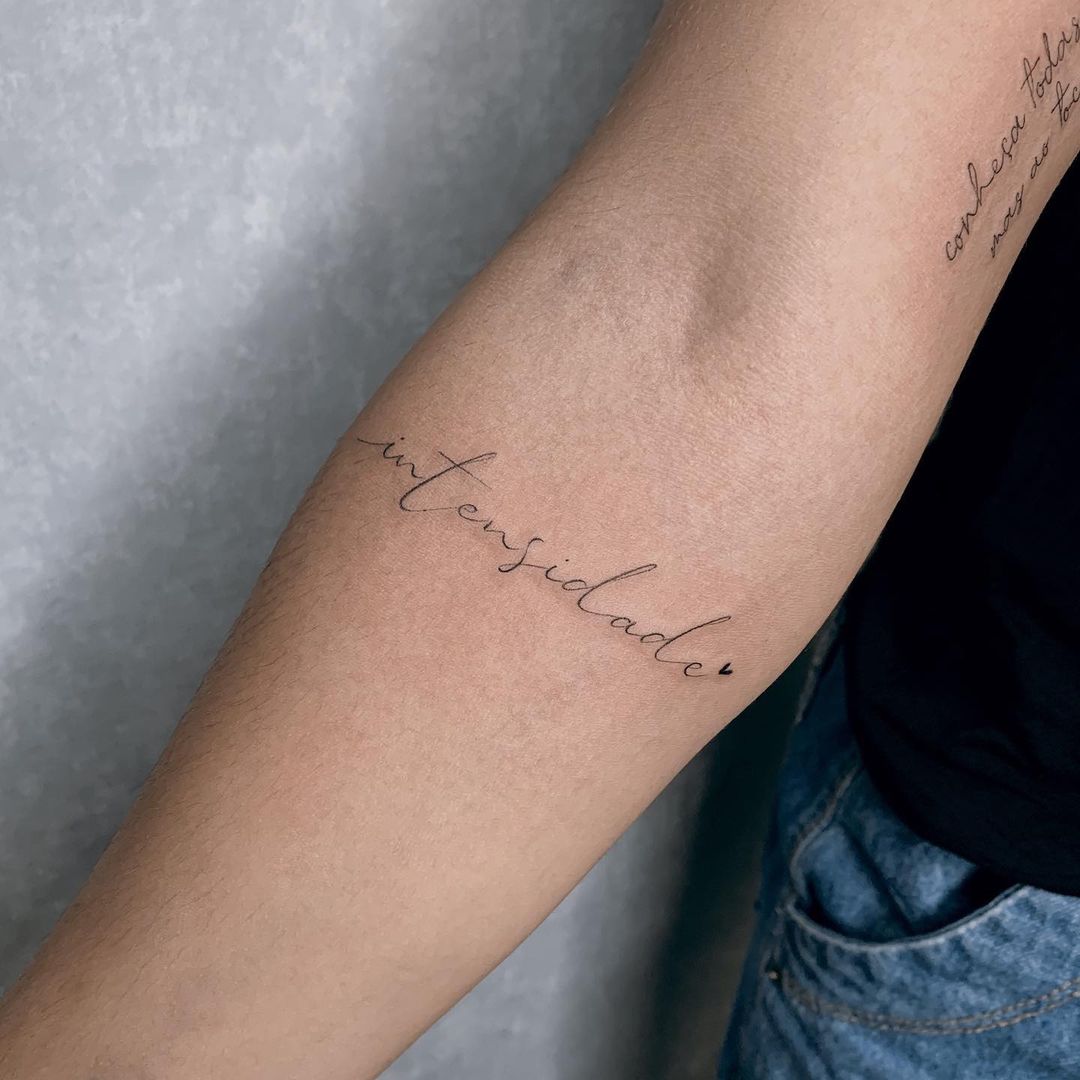 Tatuadora Rhay Farinna