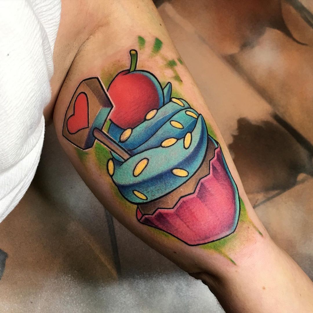 Tatuagem de Cup Cake por Duda Santana