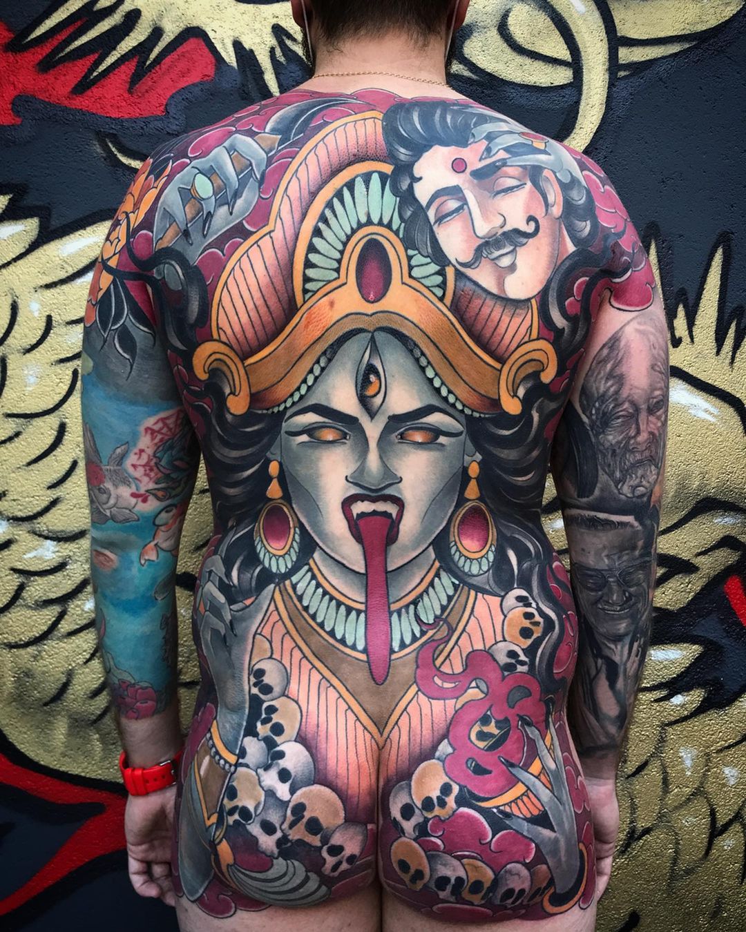 Tatuagem fechamento de costas por Monique Peres